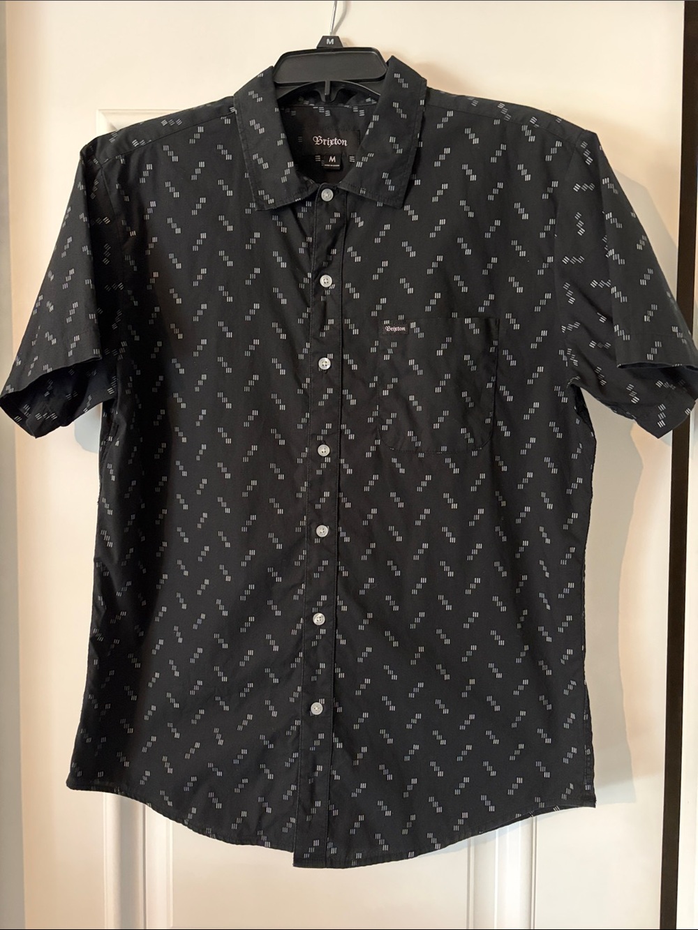 Men’s Brixton Black Short-Sleeve Button-Down with Subtle Geo Print size M